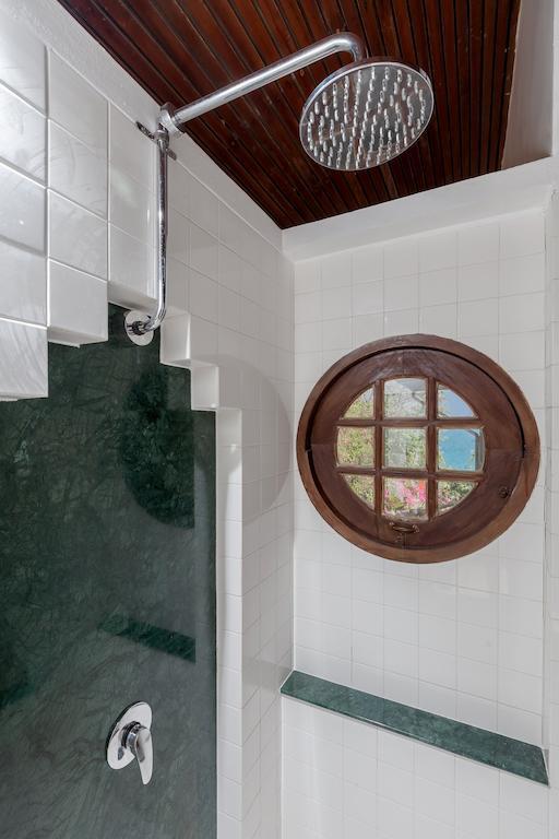 Baan Khunying - Secluded Phuket Beachfront Villa Rawai Oda fotoğraf
